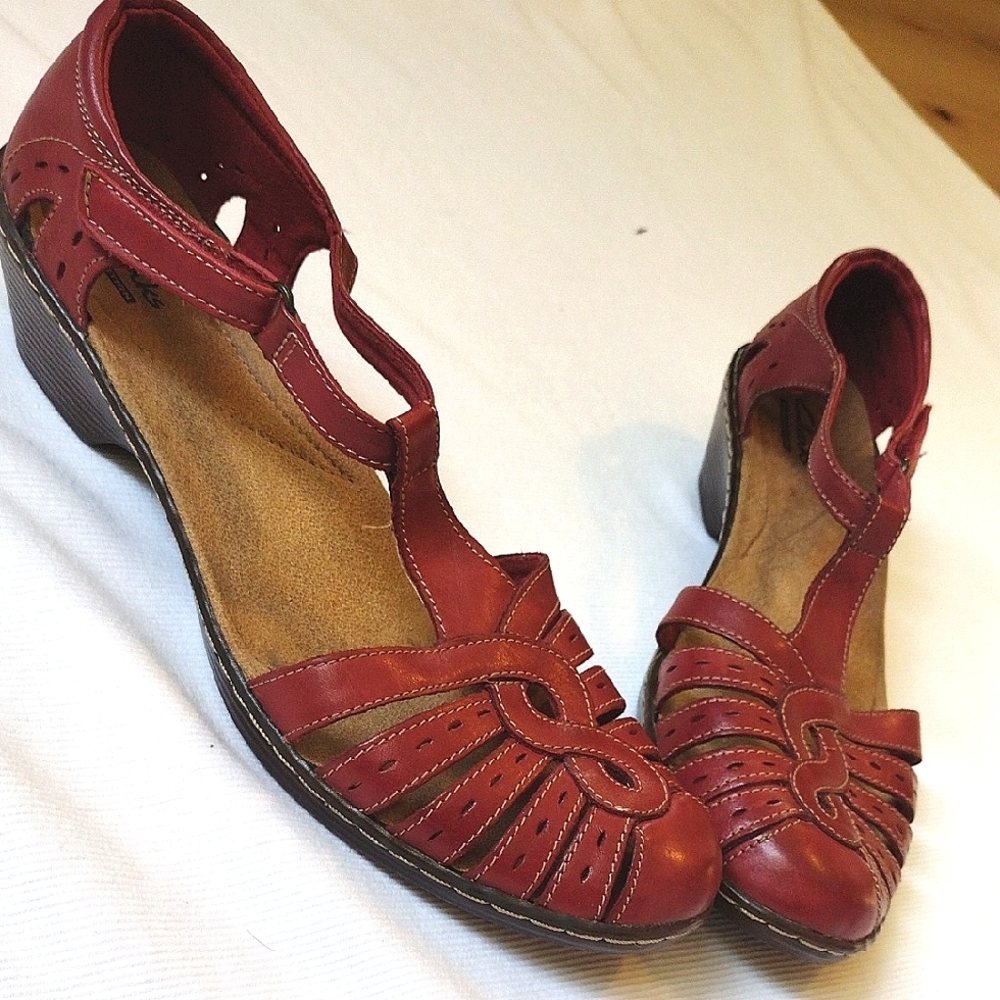 Clark's Collection Red Leather Sandal Narrow